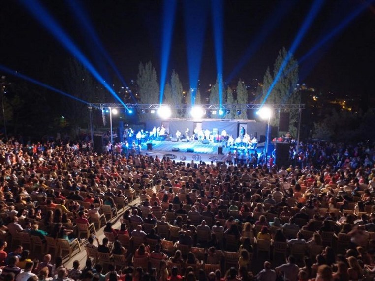 Naji Osta pulls off an EPIC concert in Zahle with more than 7000 spectators